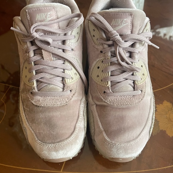 Nike Air Max 90 LX women’s  velvet sneakers running shoes Sz 39.0 USA Sz 8.0 - Picture 10 of 16